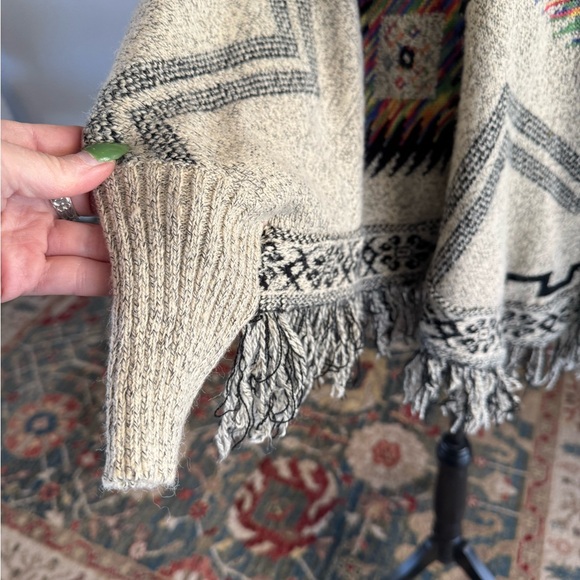 Kamana Southwest Fringe Poncho - Cream and Black - Picture 7 of 10